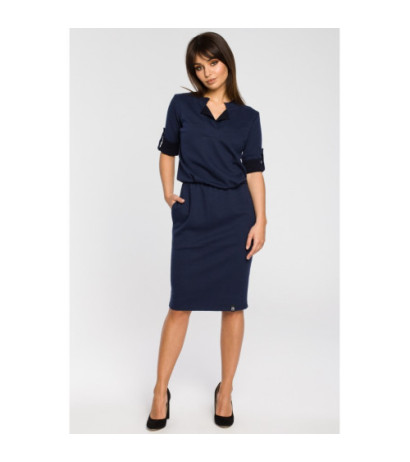 B056 Sukienka ze stójką i plisą w dekolcie - granatowa