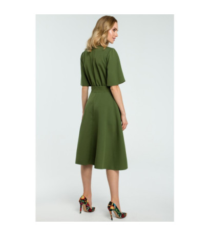 M396 Rozkloszowana sukienka z paskiem - zielona