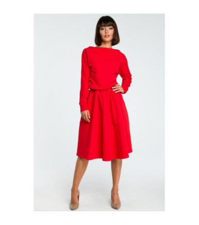 B087 Rozkloszowana sukienka z długim rękawem - czerwona