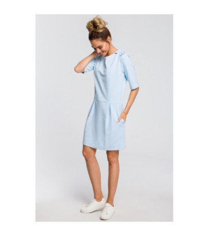 M422 Prosta sukienka z kokardką na ramieniu - błękitna