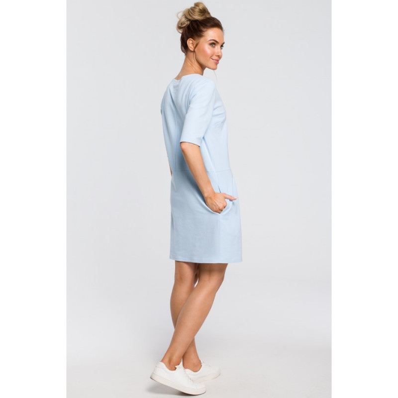 M422 Prosta sukienka z kokardką na ramieniu - błękitna