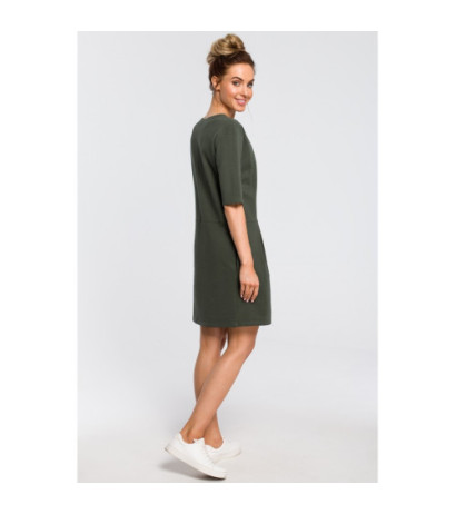 M422 Prosta sukienka z kokardką na ramieniu - militarno-zielona