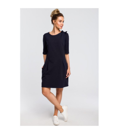 M422 Prosta sukienka z kokardką na ramieniu - granatowa