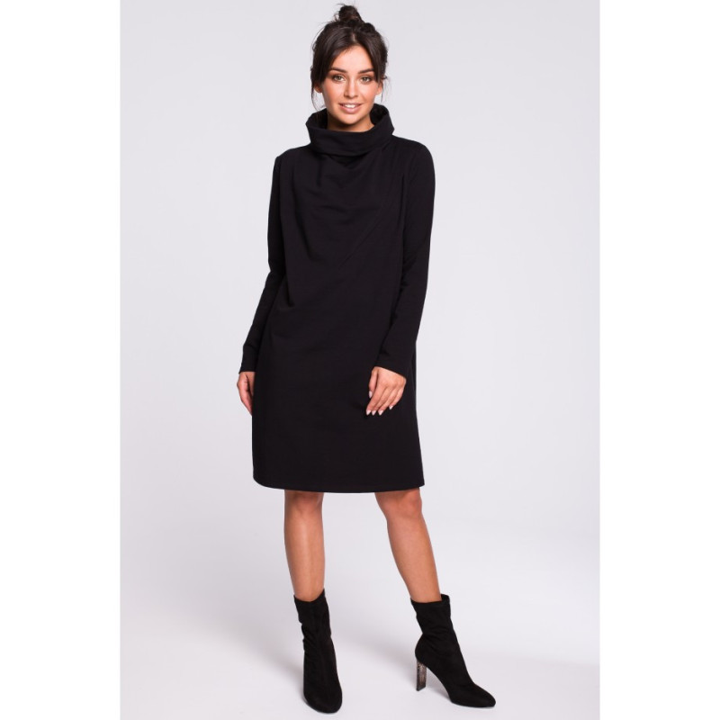 B132 Sukienka z wysokim kołnierzem - czarna