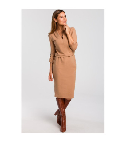S194 Sukienka dzianinowa z dekoltem - cappuccino