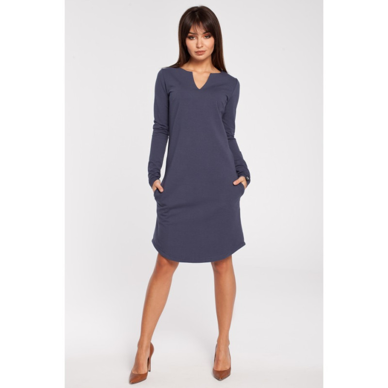 B017 Klasyczna sukienka z rozcięciem na dekolcie - niebieska