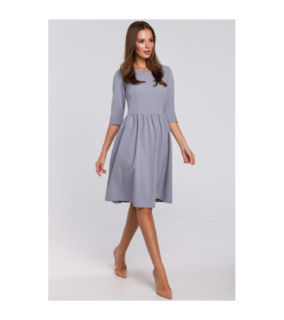 K010 Rozkloszowana sukienka odcinana w talii - kolor gołębi