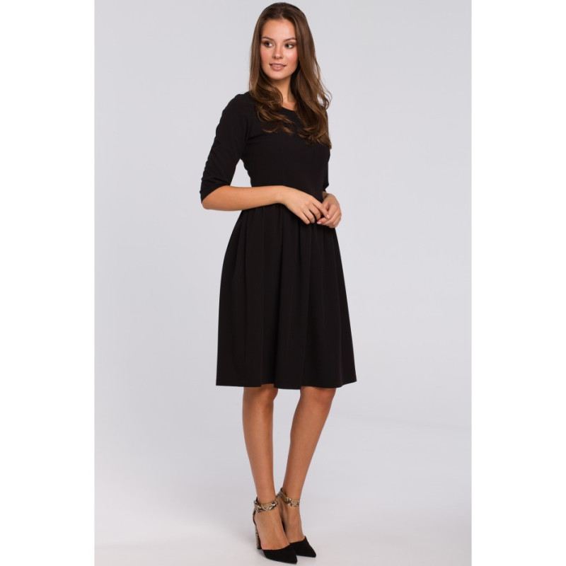 K010 Rozkloszowana sukienka odcinana w talii - czarna