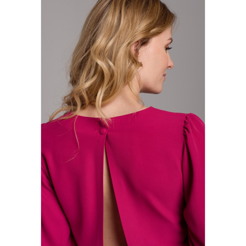 K079 Sukienka midi z wysokimi mankietami - śliwkowa