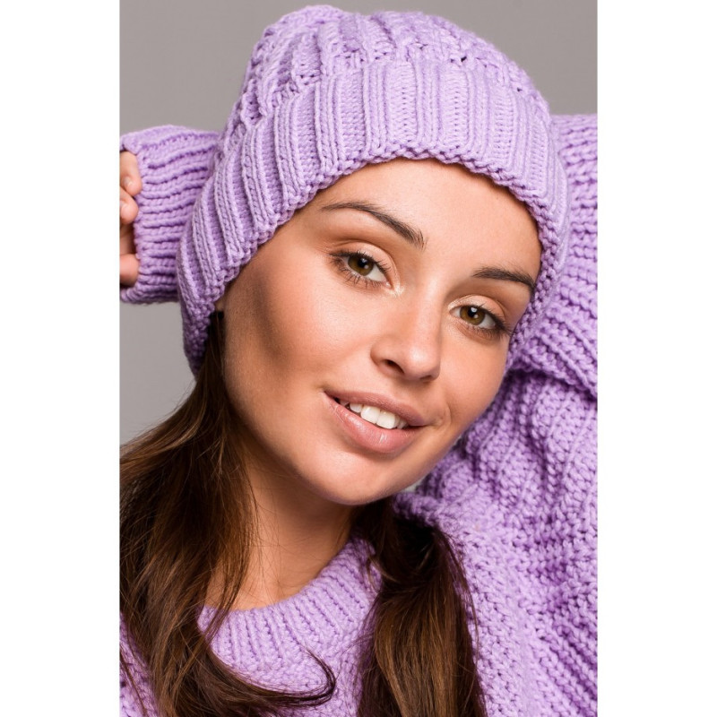 BK057 Czapka splot warkocz z wywinięciem - lawendowa