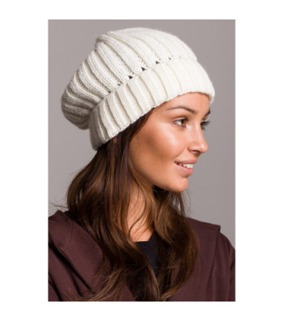 BK058 Czapka splot łańcuszek z wywinięciem - ecru