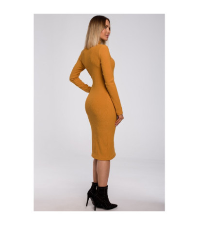 M542 Sukienka dopasowana z półgolfem - musztardowa