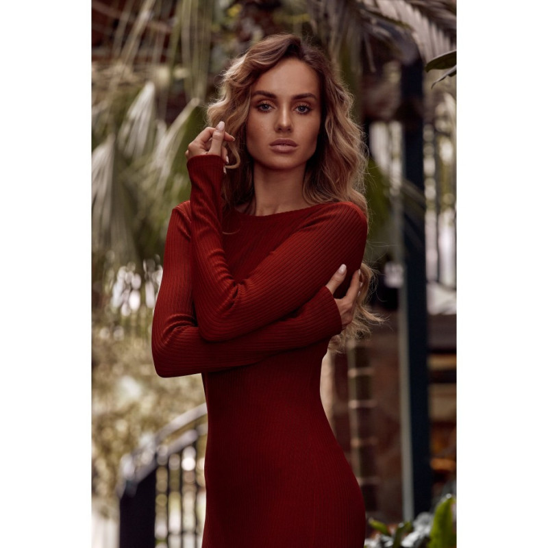 M544 Sukienka maxi z rozcięciem na nogę - ceglasta