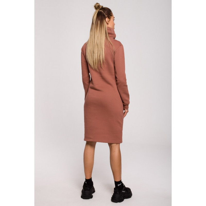 M619 Sukienka z wysokim kołnierzem - marsala