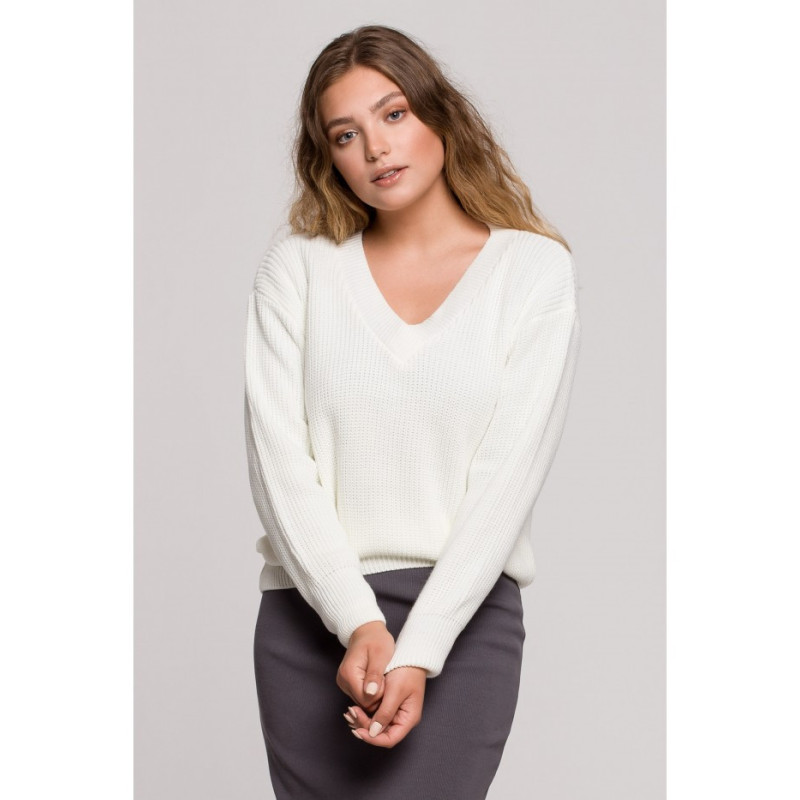 BK075 Sweter z dekoltem w serek - ecru