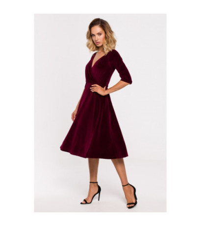 M645 Welurowa sukienka z dekoltem na ramionach - bordowa