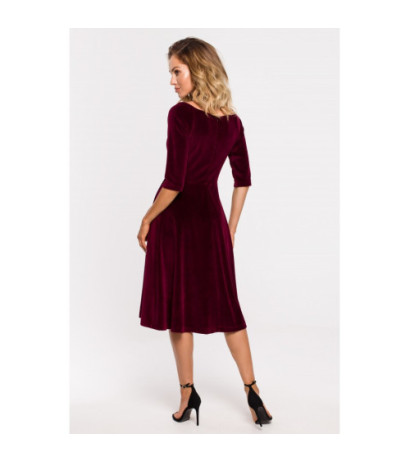 M645 Welurowa sukienka z dekoltem na ramionach - bordowa