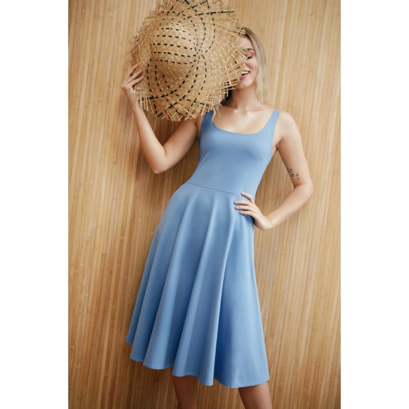B218 Sukienka rozkloszowana na cienkich ramiączkach - niebieska