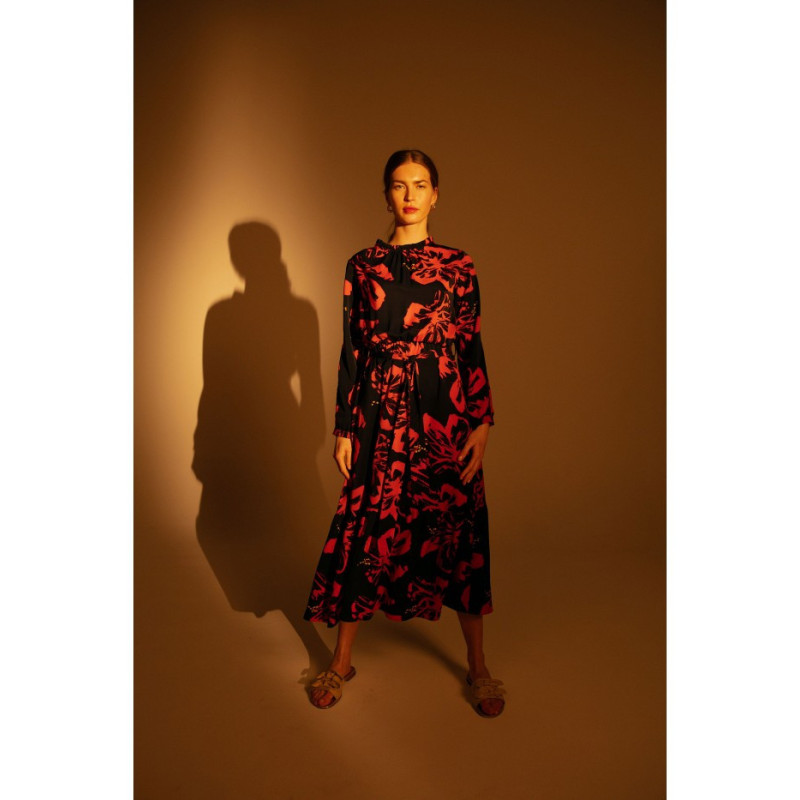 S307 Sukienka maxi z rozcięciami na rękawach - model 1