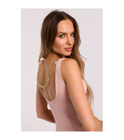 M667 Sukienka ołówkowa z łańcuszkiem na plecach - pudrowa