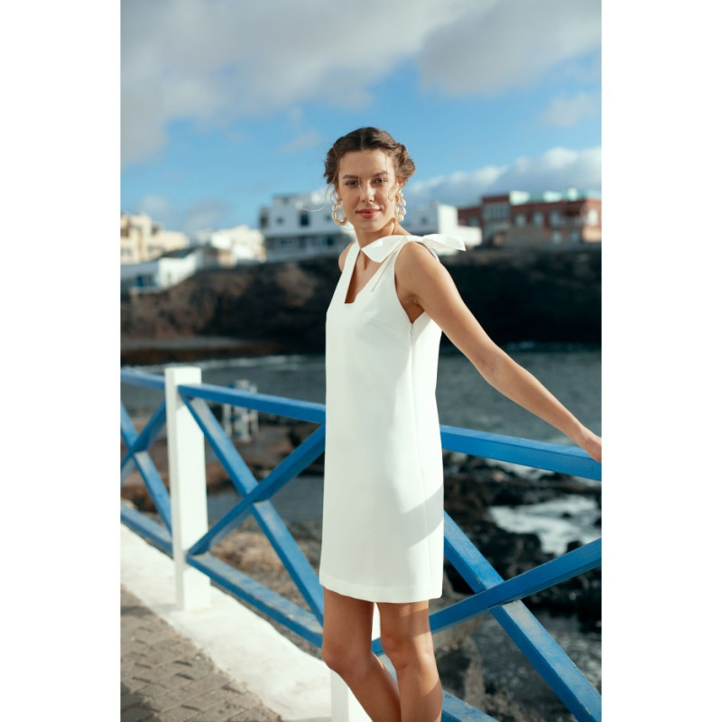 K128 Gładka sukienka z kokardą na ramieniu - ecru