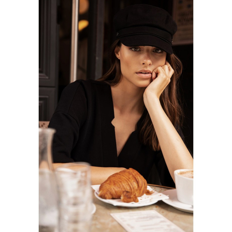 B233 Tunika z głębokim dekoltem i kieszeniami - czarna