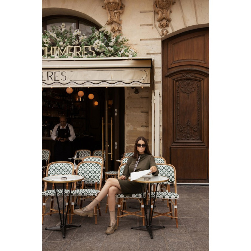 B238 Sukienka z wysokim kołnierzem i kieszeniami - oliwkowa