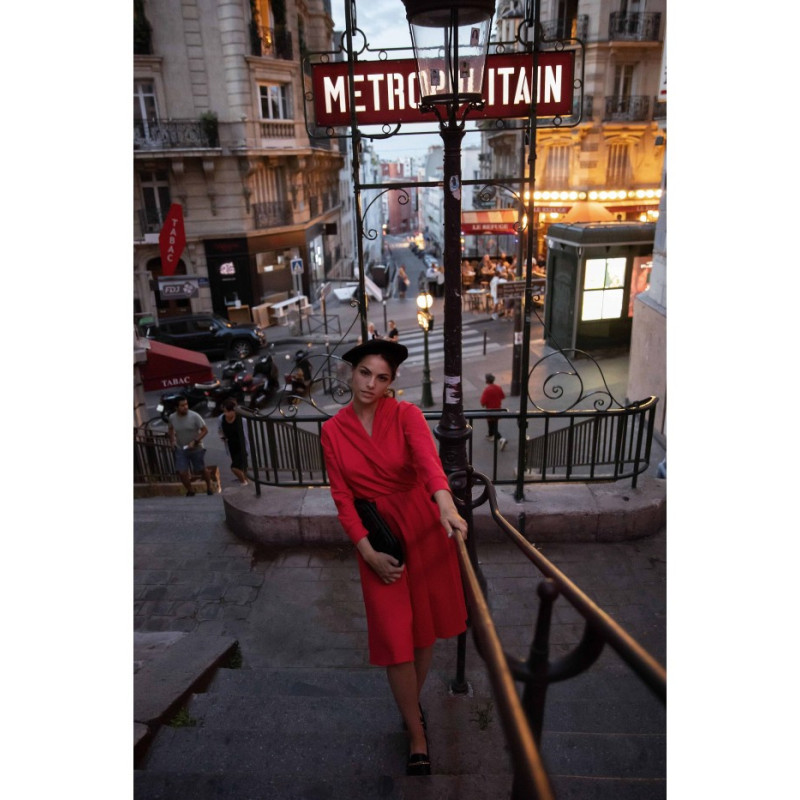 B245 Sukienka rozkloszowana z kapturem - czerwona