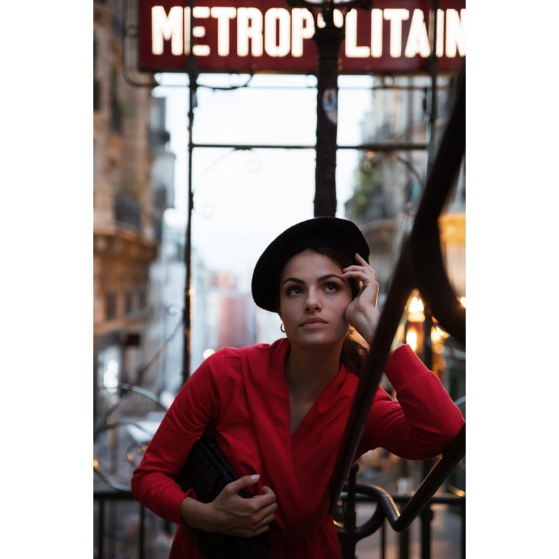 B245 Sukienka rozkloszowana z kapturem - czerwona