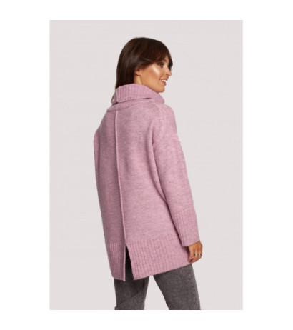 BK086 Sweter z golfem i rozcięciem z tyłu - pudrowy