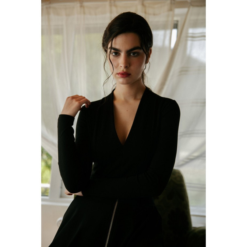 S327 Body z dekoltem - czarne