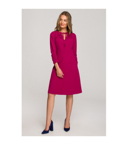 S325 Sukienka z wiązaniem w dekolcie - śliwkowa