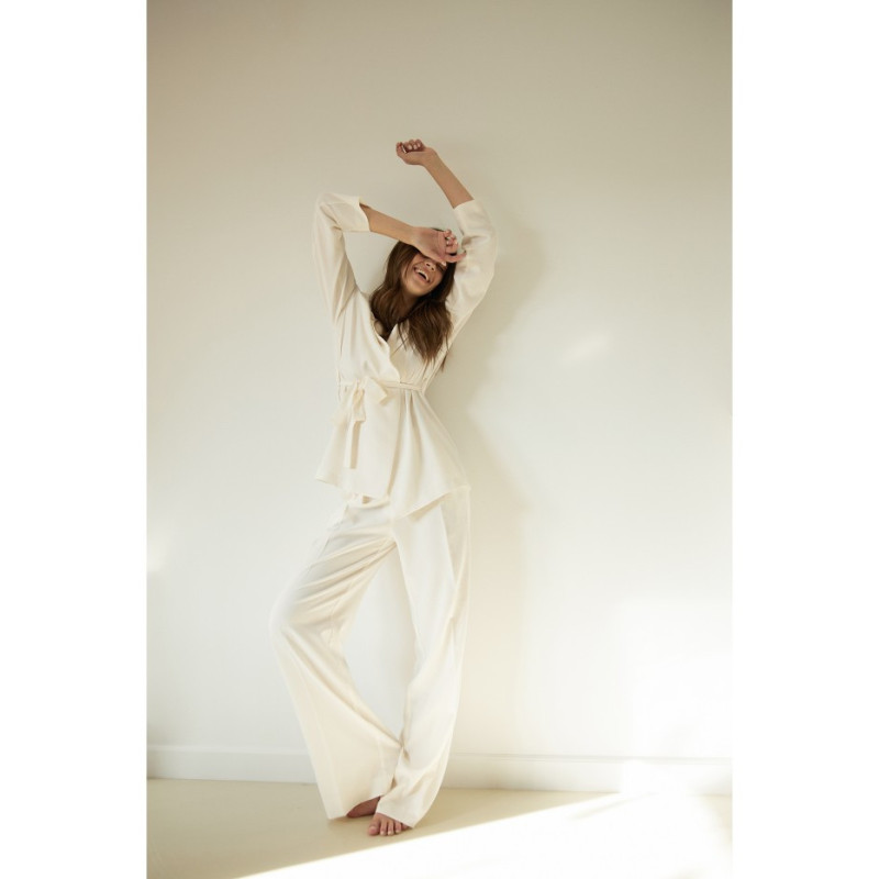 B252 Spodnie z ozdobnymi guzikami - śmietankowe