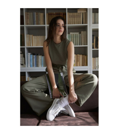 B256 Kombinezon z naszytymi kieszeniami i paskiem - oliwkowy