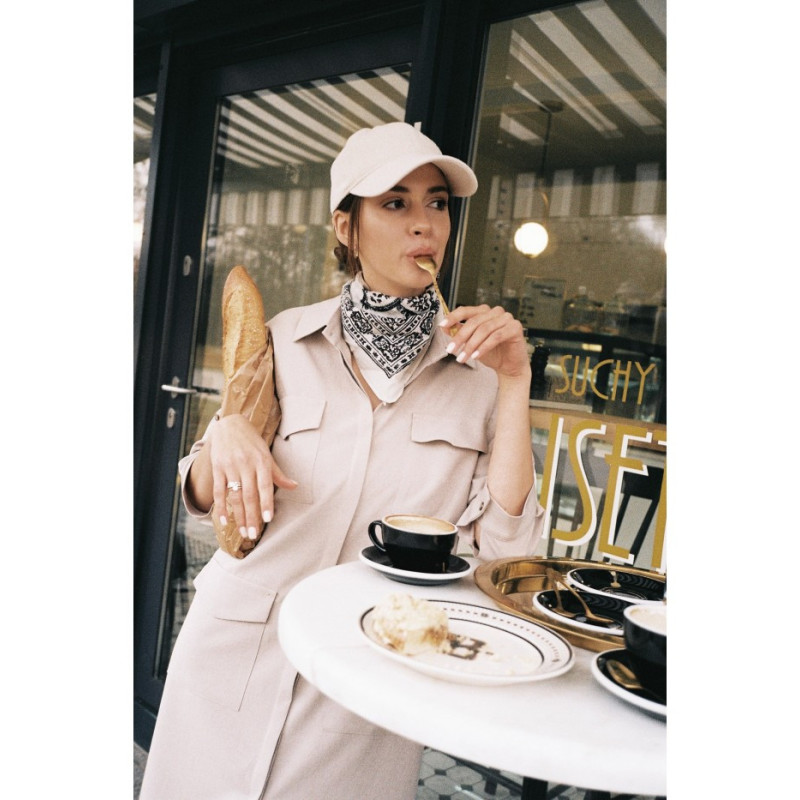 B258 Sukienka szmizjerka z kieszeniami i paskiem - beżowa