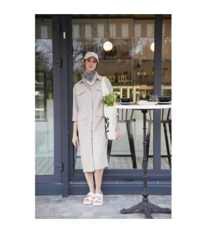 B258 Sukienka szmizjerka z kieszeniami i paskiem - beżowa