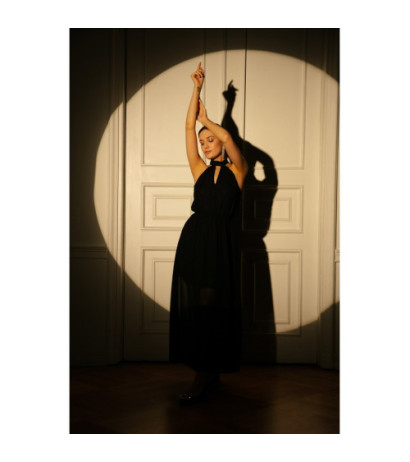 K169 Sukienka szyfonowa maxi wiązana wokół szyi - czarna