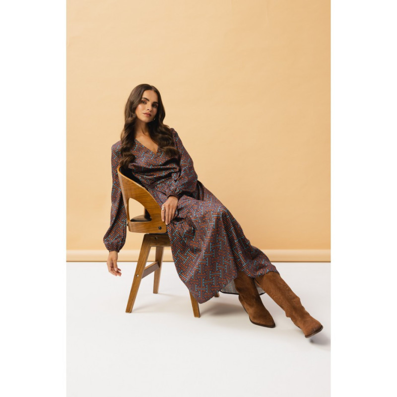 S349 Sukienka maxi z nadrukiem - model 4