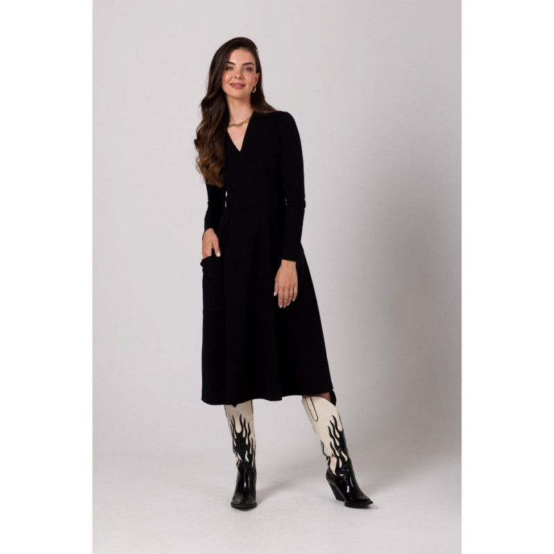 B266 Sukienka rozkloszowana z naszytymi kieszeniami - czarna