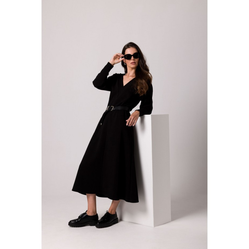 B267 Sukienka maxi z głębokim dekoltem V - czarna