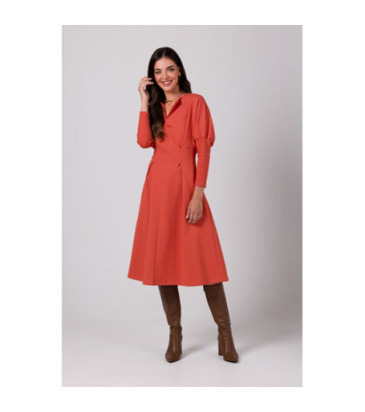 B273 Sukienka z mocno zaznaczoną talią - ceglasta