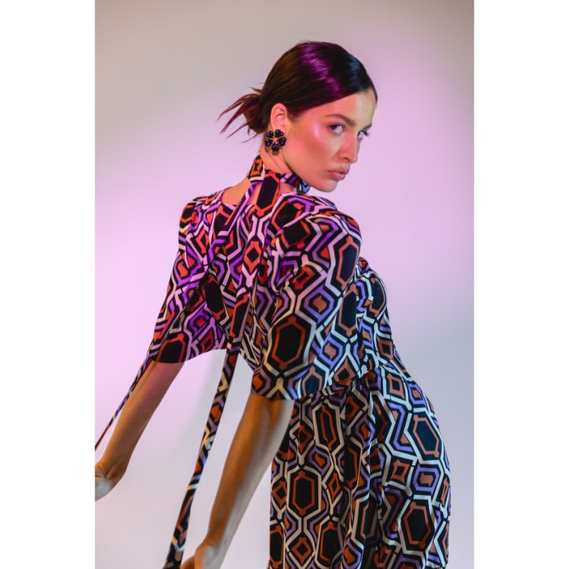 S367 Sukienka maxi z falbaną - model 2