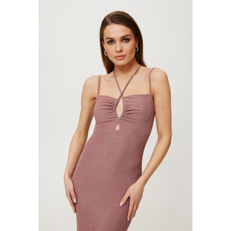K188 Metaliczna sukienka maxi z wiązaniem w dekolcie - pudrowa