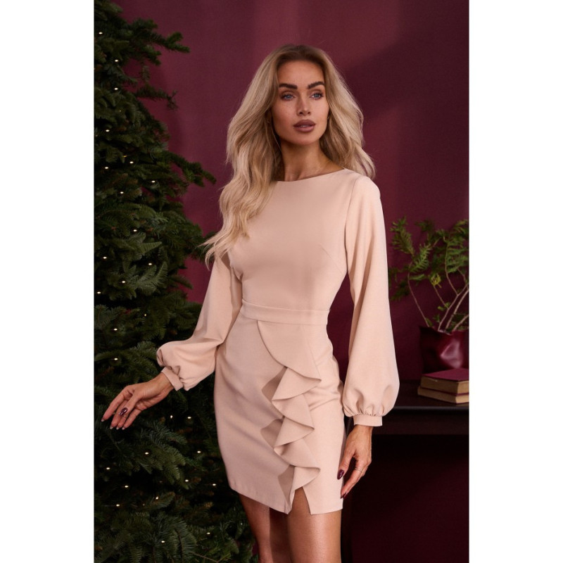 M837 Sukienka z falbaną i wycięciem na plecach - beżowa