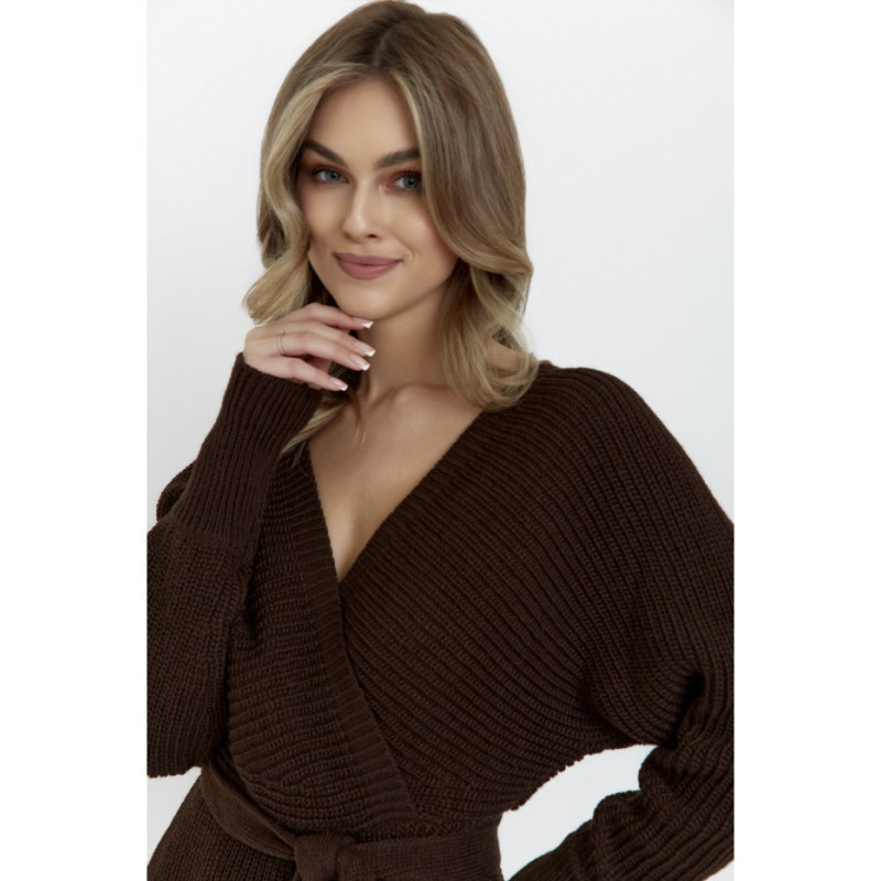 M810 Sukienka swetrowa z dekoltem kopertowym i paskiem - brązowa