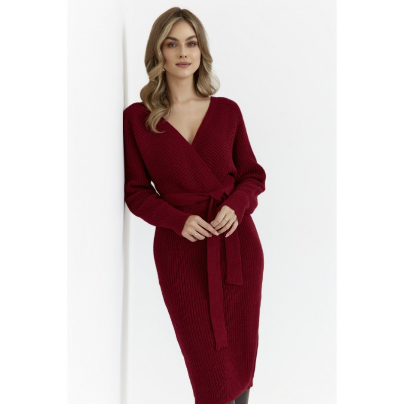 M810 Sukienka swetrowa z dekoltem kopertowym i paskiem - bordowa