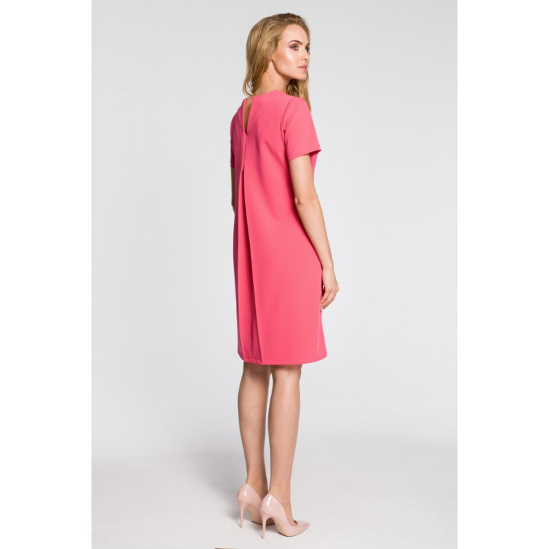 M309 Sukienka trapezowa z kontrafałdą na plecach - różowa