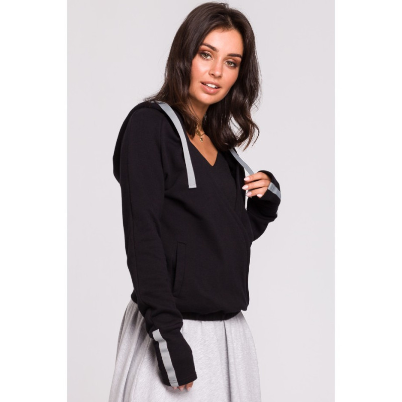 B127 Bluza z kapturem i przodem na zakładkę - czarna