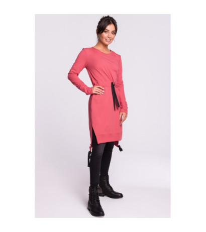 B133 Sukienka z rozcięciami na bokach - koralowa