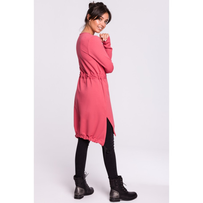 B133 Sukienka z rozcięciami na bokach - koralowa